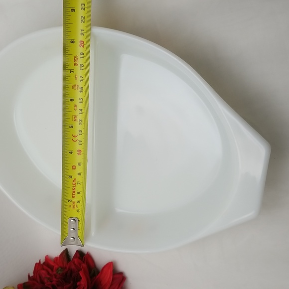 Pyrex Town & Country Divided Casserole Dish with Lid - Picture 9 of 16